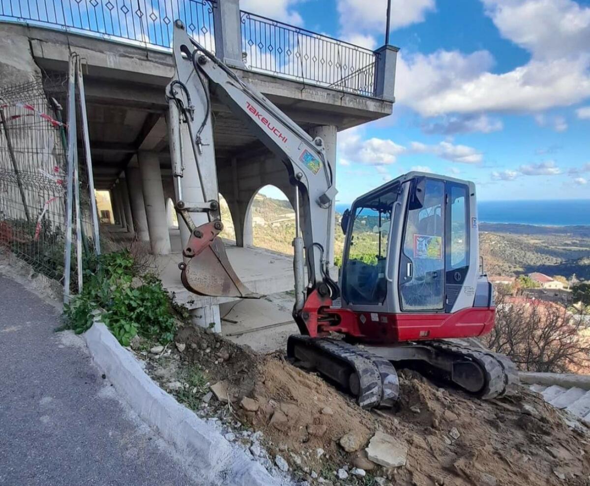 Cirò, ripresi i lavori sotto Piazza Mavilia - 