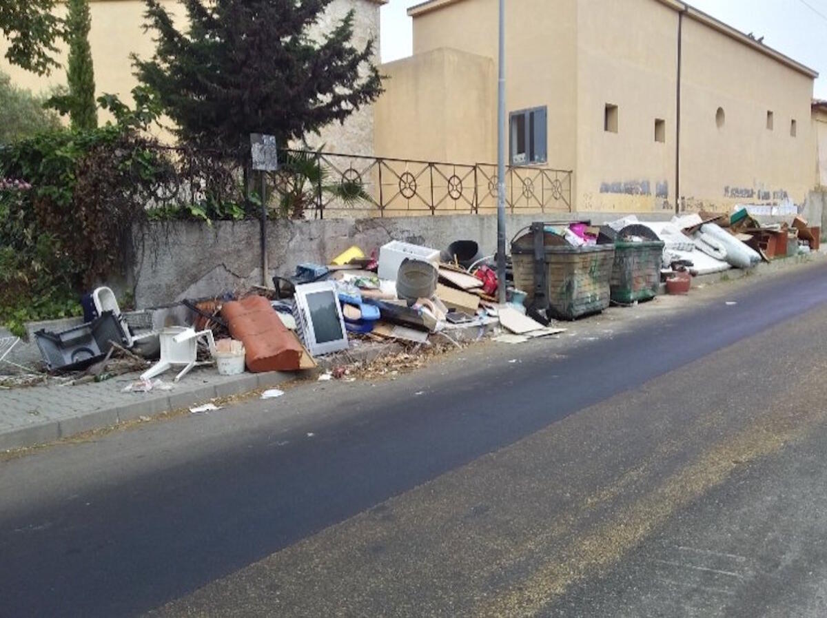 Crotone, ingombranti a Papanice: il consigliere Pedace ne parla con Akrea - 