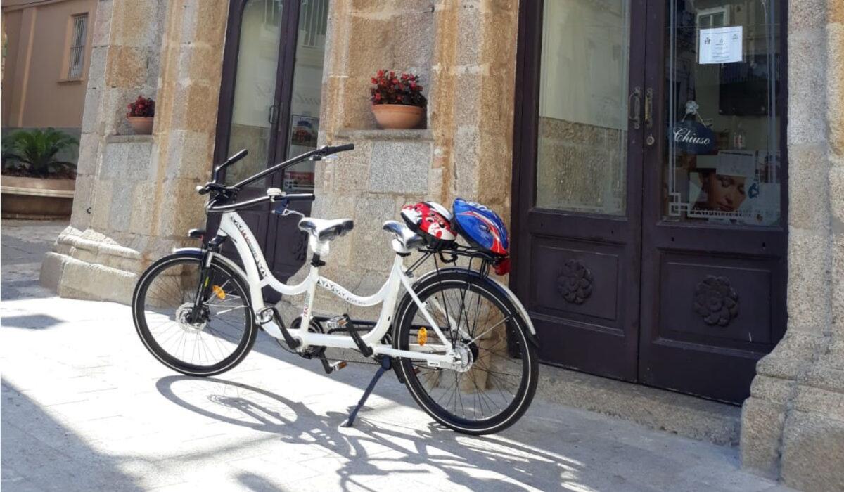 Arriva in Calabria l'Hugbike, la Bici degli abbracci - 