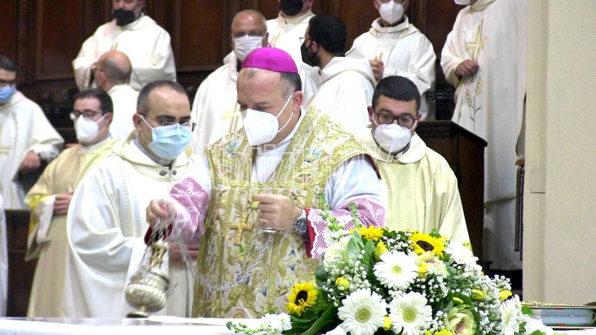 Il Covid corre forte, il vescovo di Crotone: «La variante Omicron ci spinge ad avere più attenzione verso le persone fragili» - 