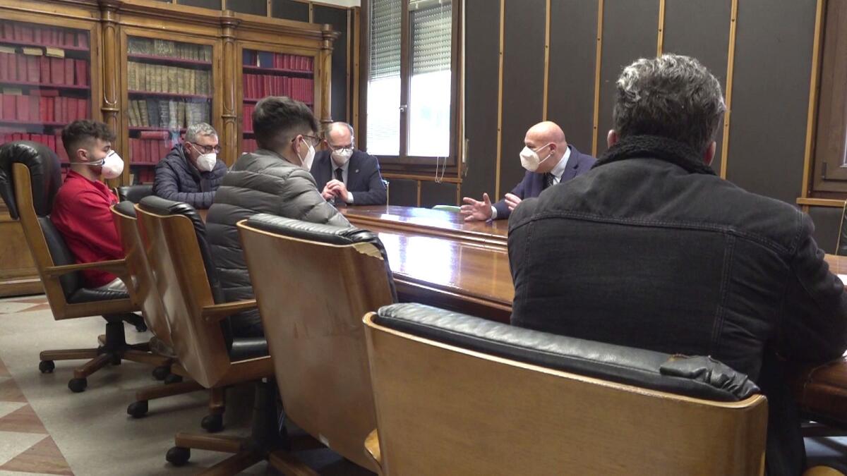 Crotone - A fine giornata l'incontro con gli studenti, Voce: "Ribadisco, la scuola è luogo sicuro" - 