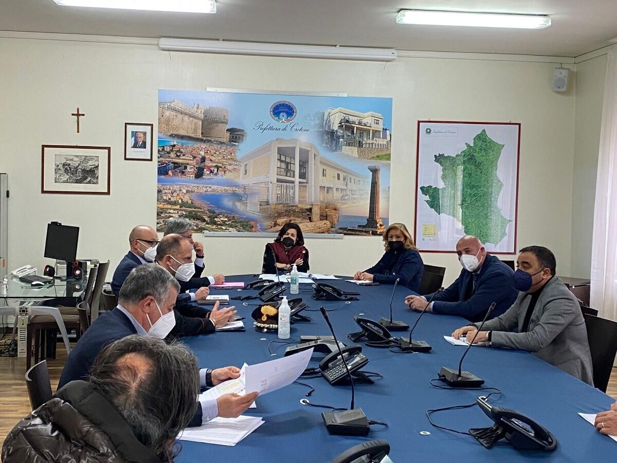 Crotone, Covid-19: riunione in Prefettura, le disposizioni per contrastare i contagi - 