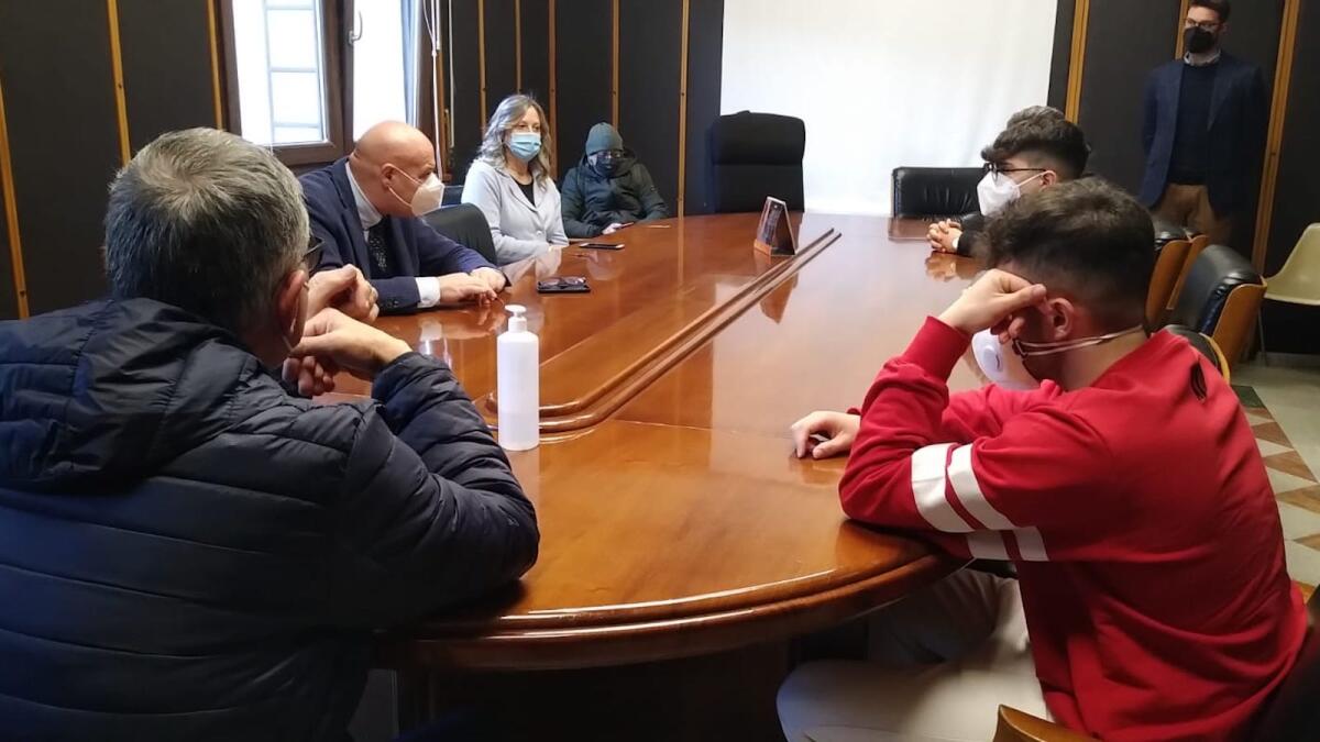 Crotone, gli studenti incontrano il sindaco: "Scuole aperte, monitorerò i contagi" - 