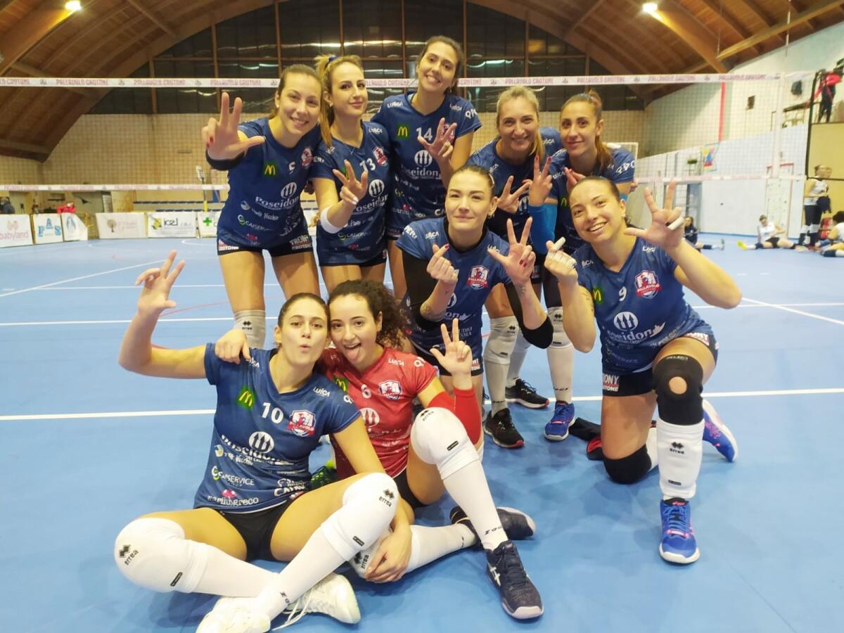 Pallavolo - La Poseidon Crotone batte Reggio e vince il derby di Calabria - 