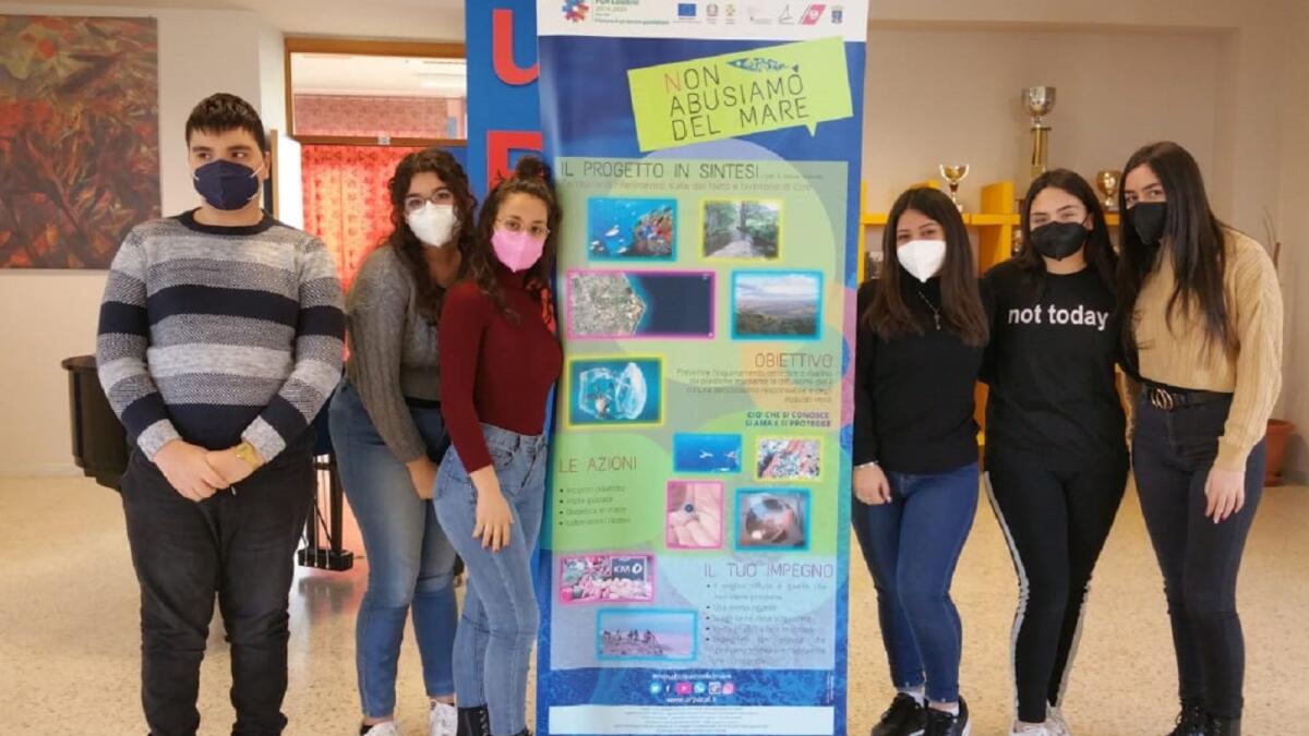 Dal Liceo Classico di Santa Severina (Kr) parte la campagna "Non abusiamo del mare" - 