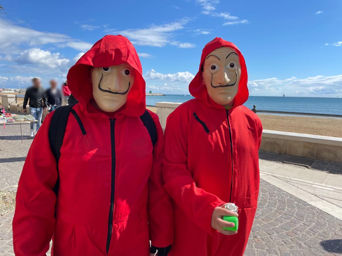 Crotone, domenica di Carnevale da La casa di carta a Squid game - 