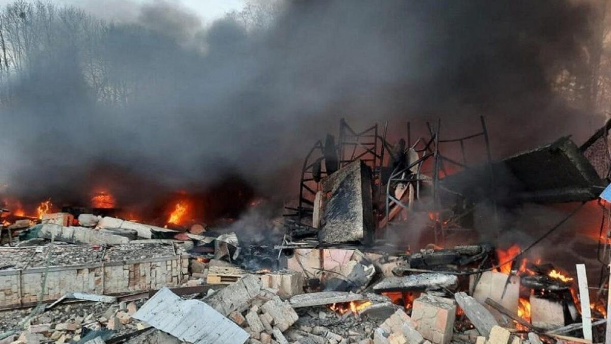 Missili su Kiev e palazzi in fiamme. Kelensky: “Ucraina sola io obiettivo numero uno” - 