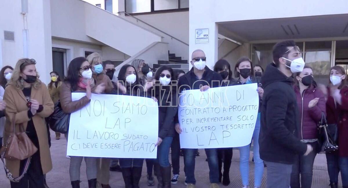 I dipendenti Abramo: «Mettetevi una mano sulla coscienza, abbiamo mutui, bollette e affitti» - 