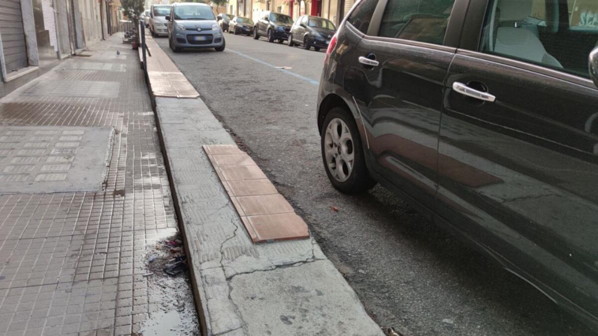 Crotone, in via Venezia rimane qualche timido ricordo dei marciapiedi - 
