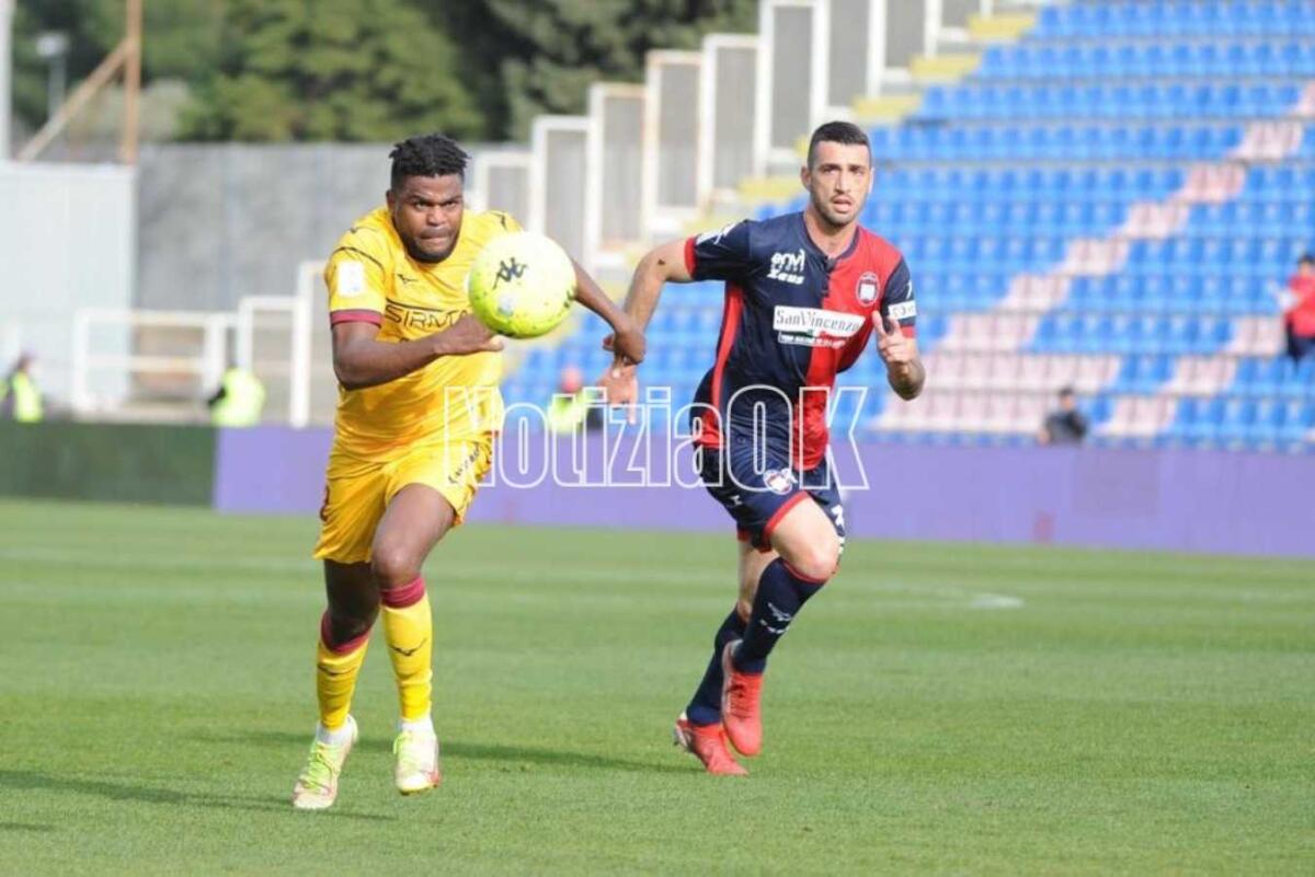 Serie B, Crotone-Cittadella 0-0: rossoblu belli ma sfortunati, il Cittadella resiste allo "Scida" - 