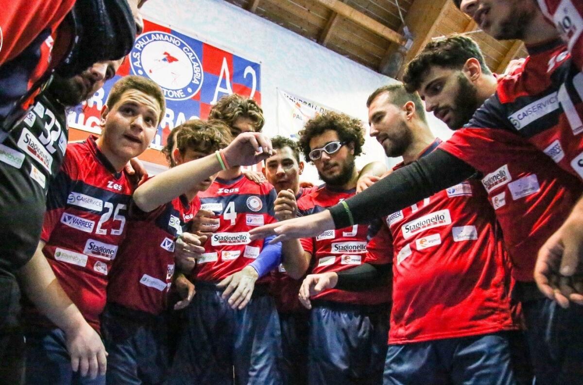 La Pallamano Crotone chiude l'andata con la vittoria di maturità - 