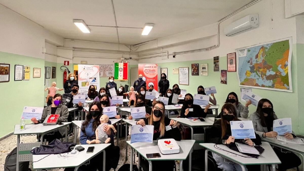 Lezione di soccorso e salva vita al Liceo Gravina di Crotone - 