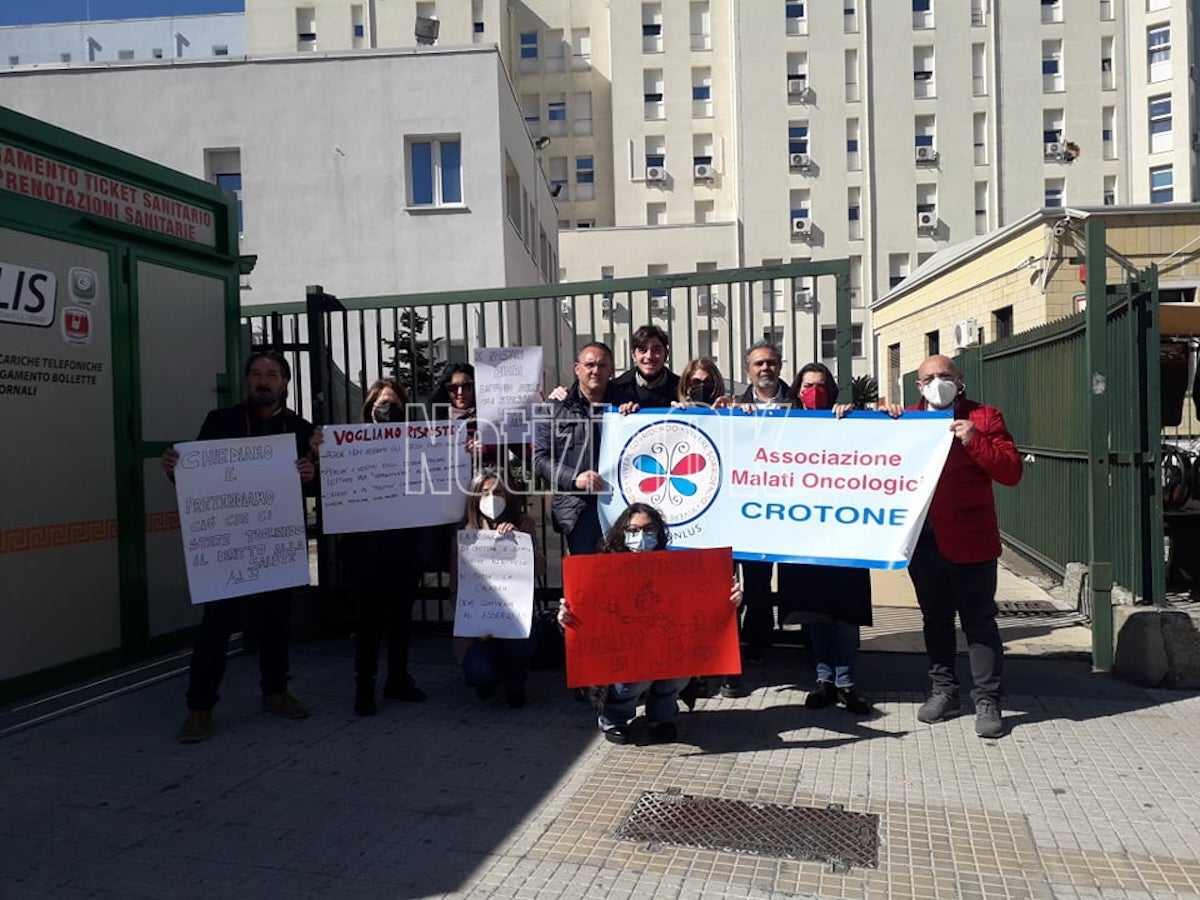 Crotone, un sit-in per ribadire il diritto alla salute - 