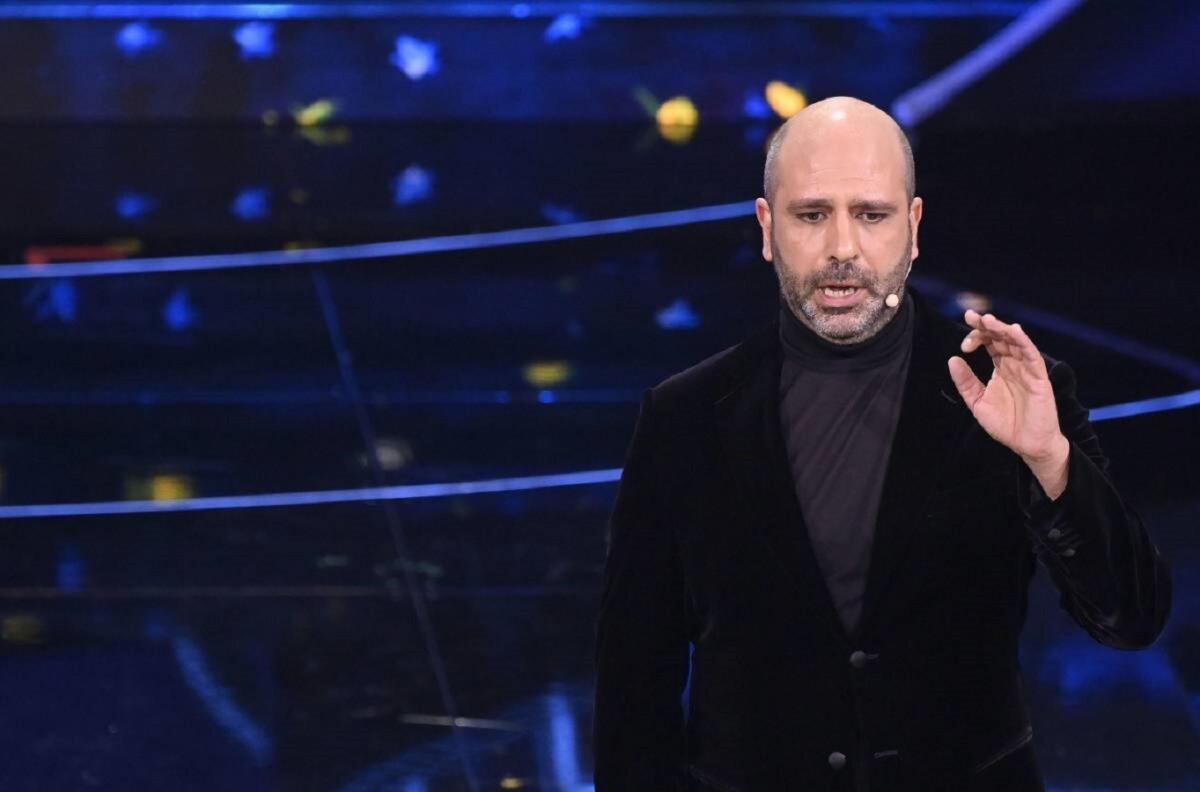 Sanremo, il dissacrante Checco Zalone e la favola narrata in Calabria tra "Cutro, Vibo e Riace" - 
