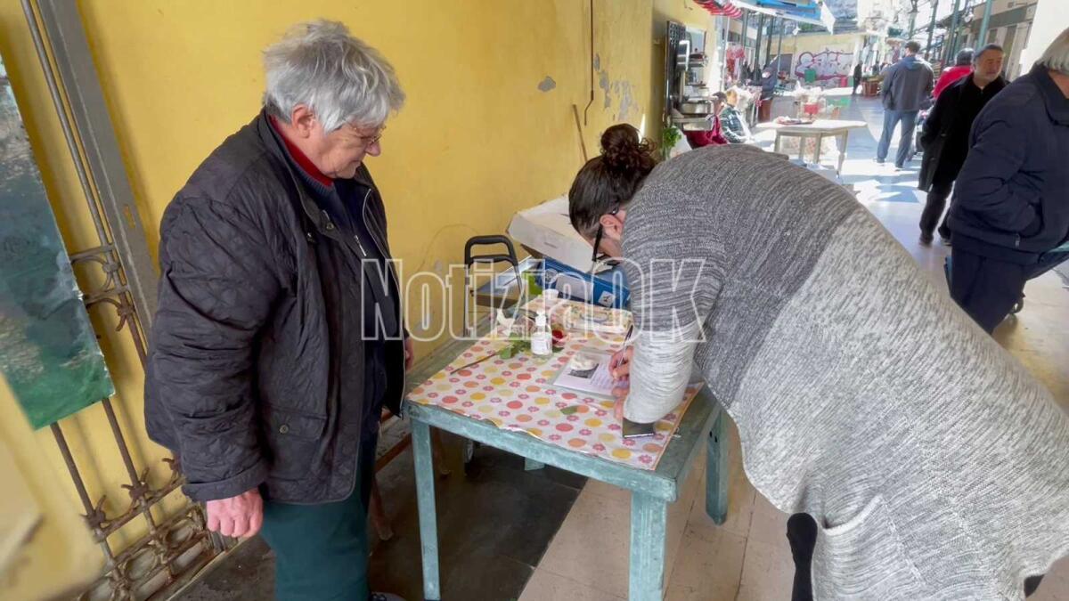 Castello Carlo V, mille firme - 