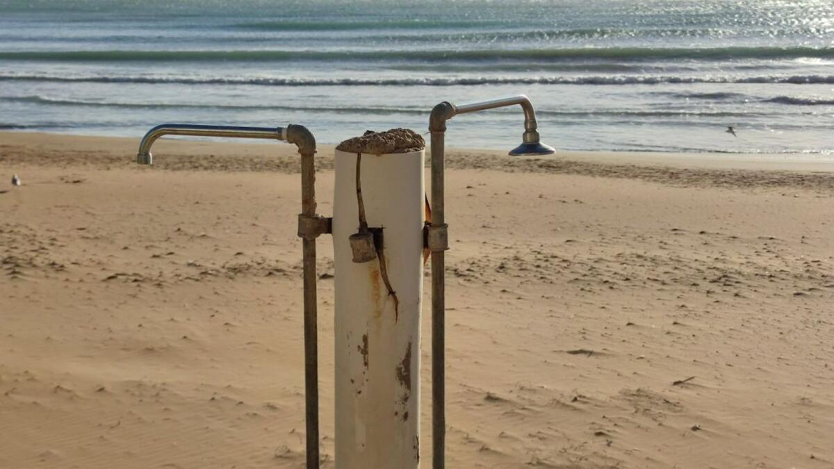 Crotone, in viale Antonio Gramsci i problemi persistono tutto l'anno - 