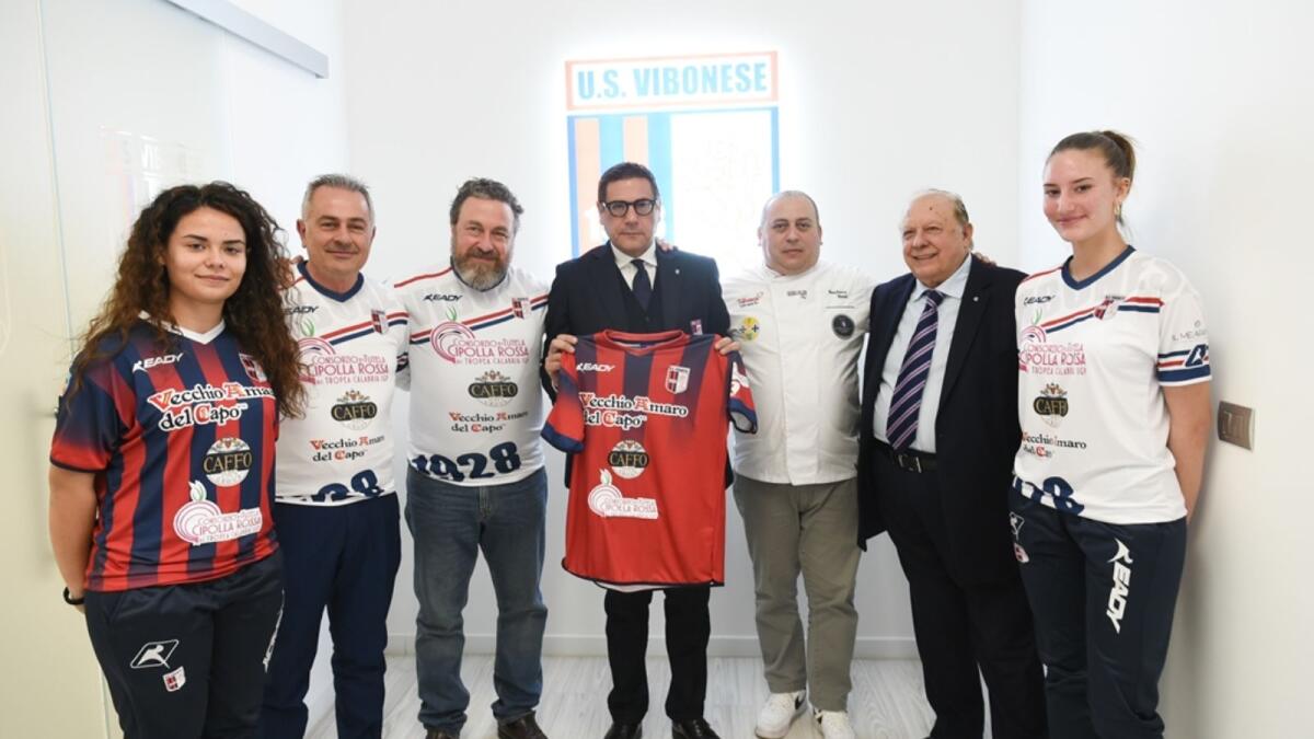 Vìbonese Calcio, in campo a Messina con la nuova maglia di calcio - 