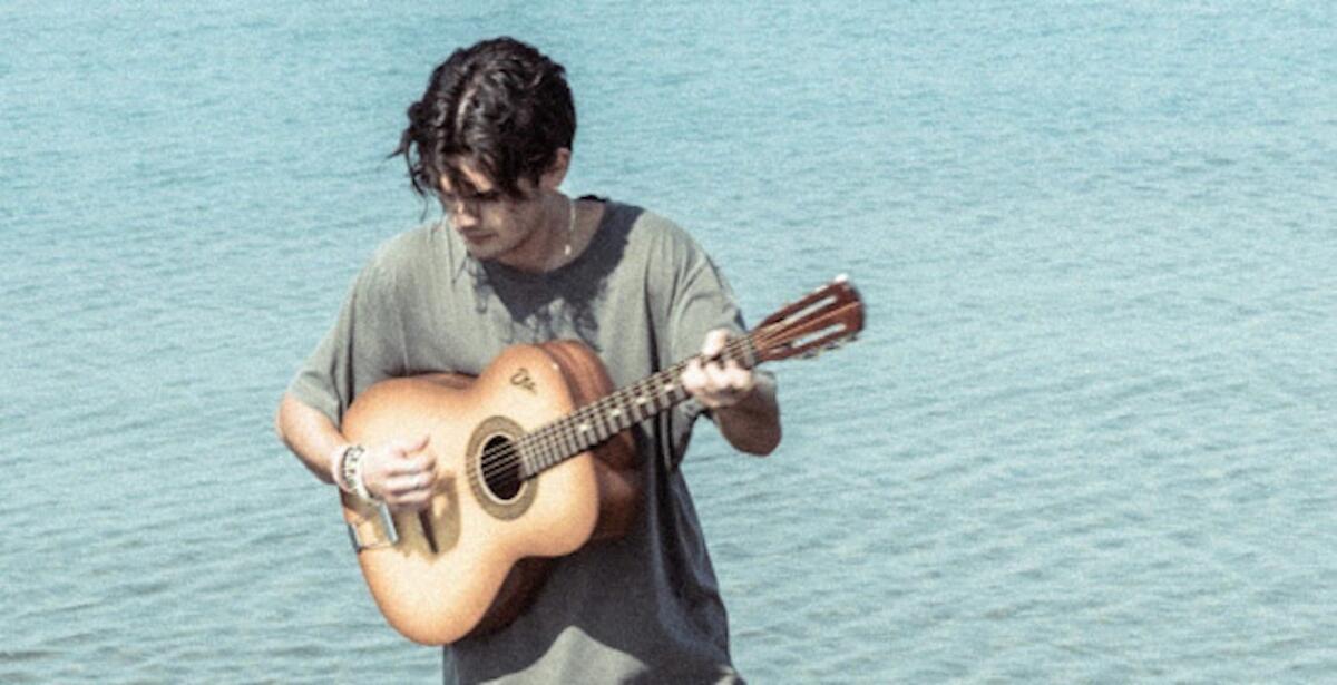 Nebraska debutta con un singolo dedicato alla sua Calabria: “Siderno” - 