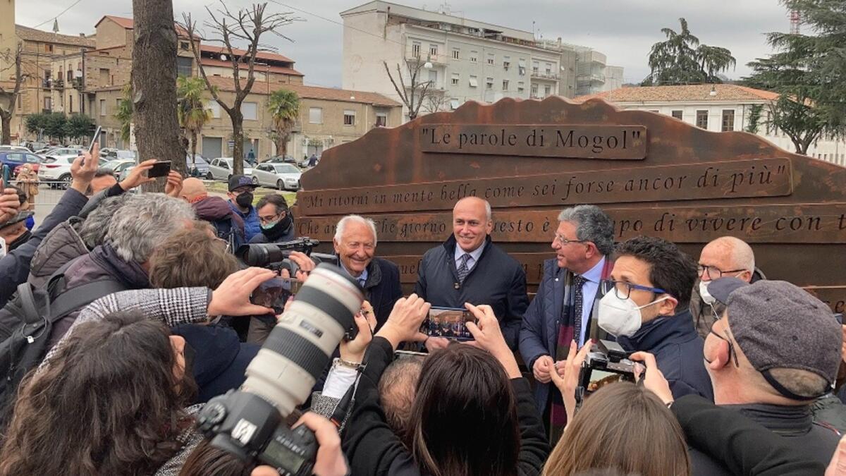 Cosenza, l'omaggio della città alla musica di Battisti e Mogol - 
