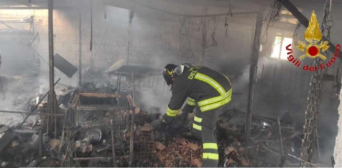 Incendio in un’abitazione a Rocca di Neto - 