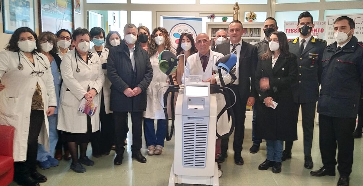 Crotone, Vivere Sorridendo dona al San Giovanni di Dio il casco salva-capelli - 