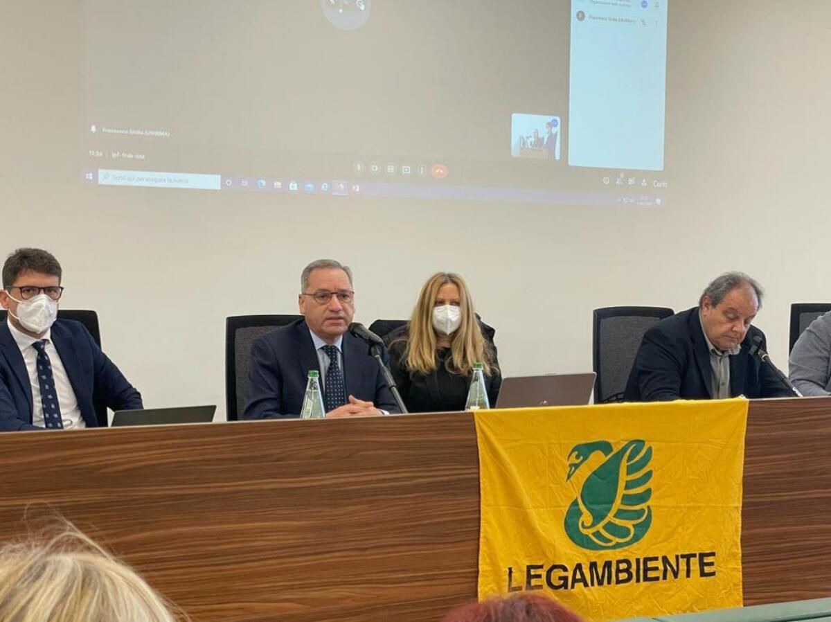 Ecoforum22 Legambiente: DG Arpacal: "Un terzo dei comuni calabresi non comunica i dati sui rifiuti" - 