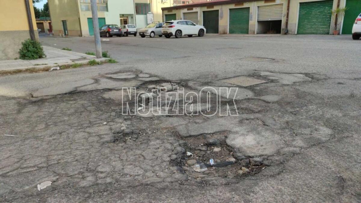 Crotone, alcune strade sembrano "quasi" bombardate - 