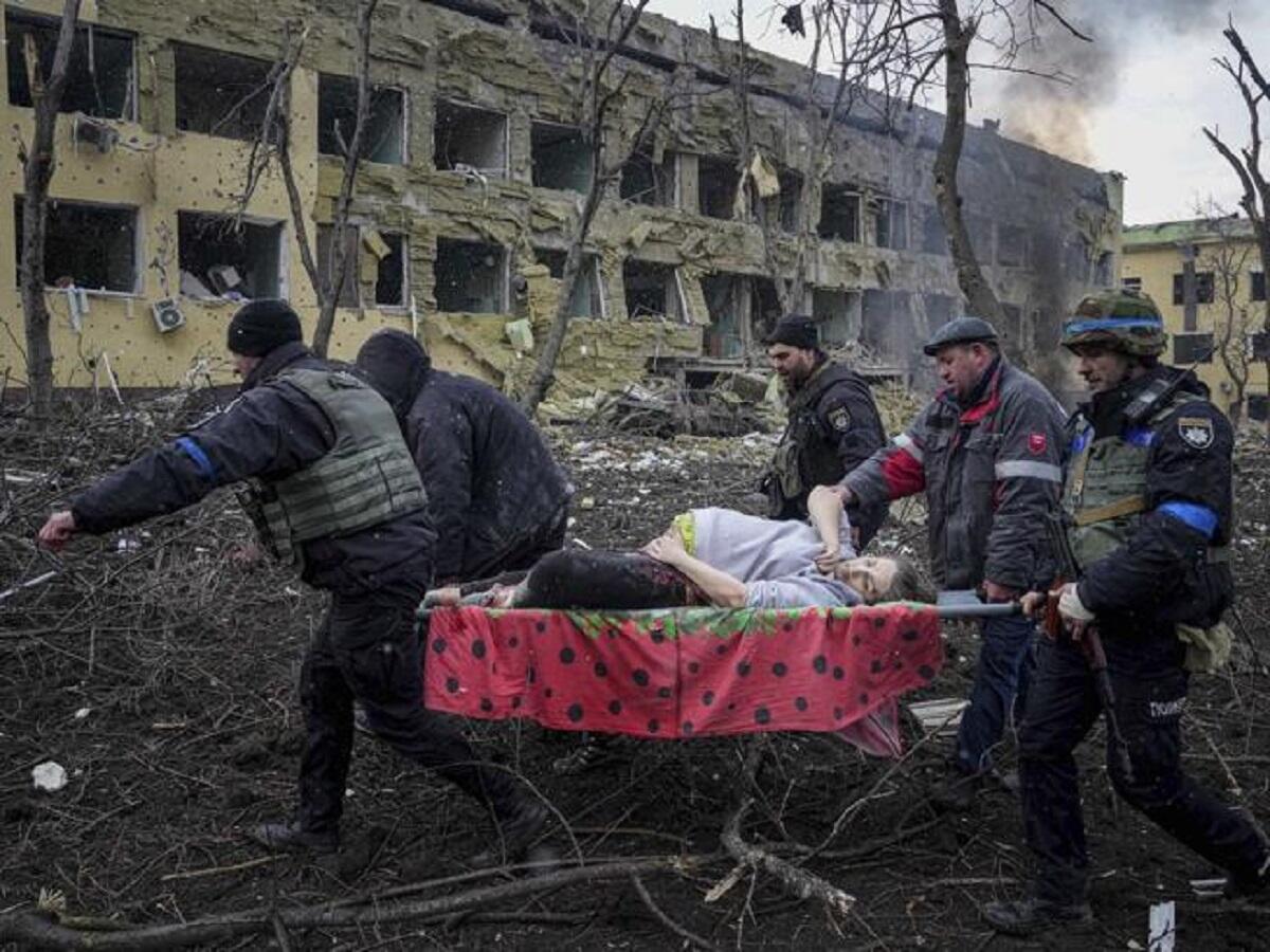 Mariupol, morta la donna incinta dopo il bombardamento dell'ospedale - 