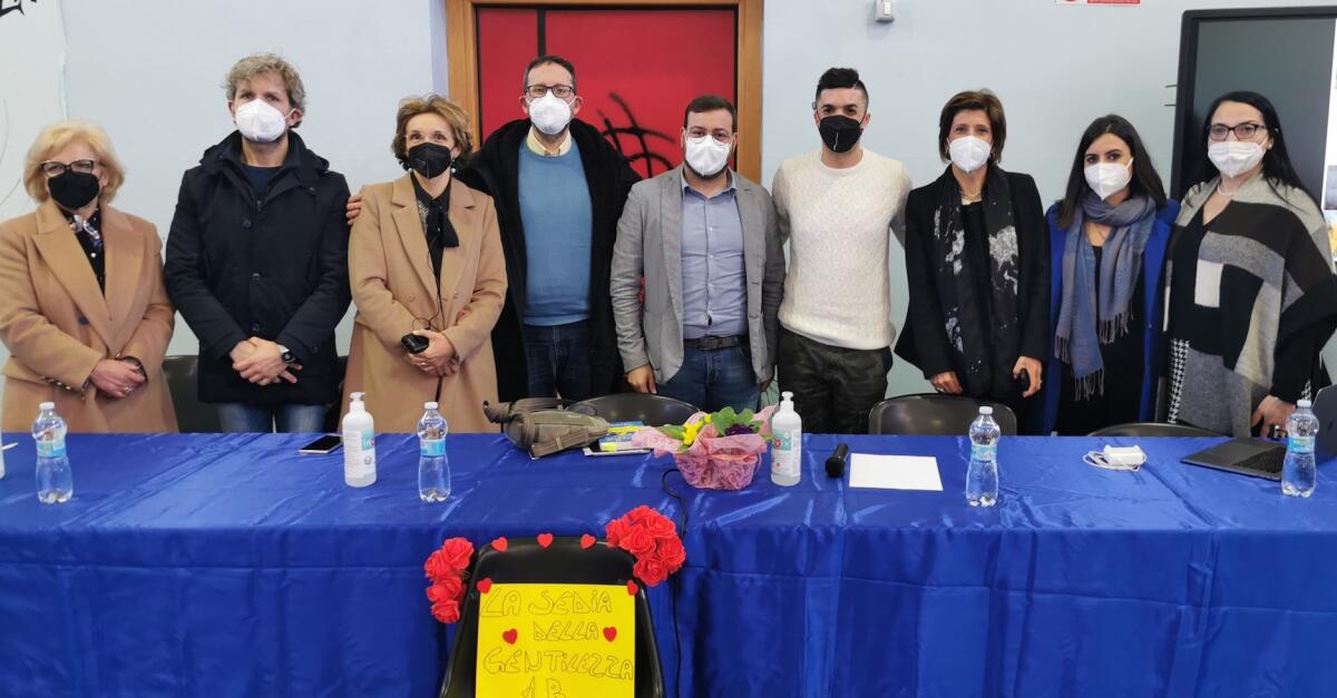 Raffaele Capperi dichiara guerra ai bulli sui social: ha fatto visita alla scuola di Spezzano Albanese (CS) - 