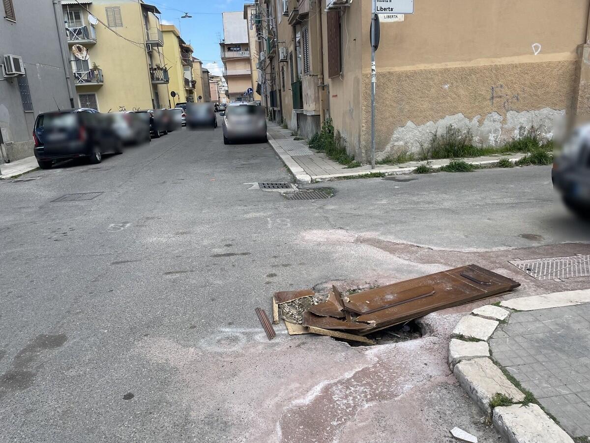 Crotone, i residenti di via San Francesco esasperati: "Basta" - 