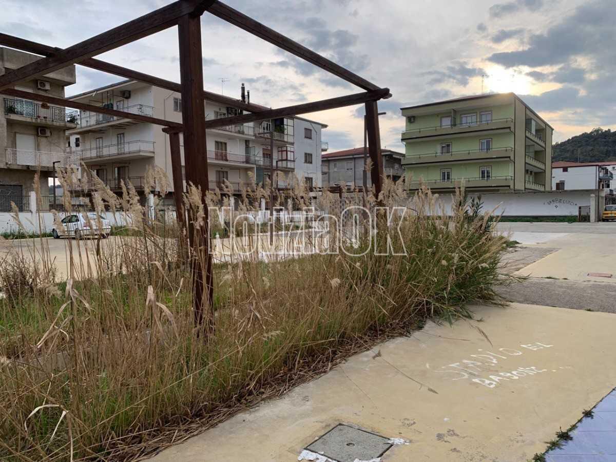Crotone: Piazza Meucci, un’opera incompiuta in periferia - 
