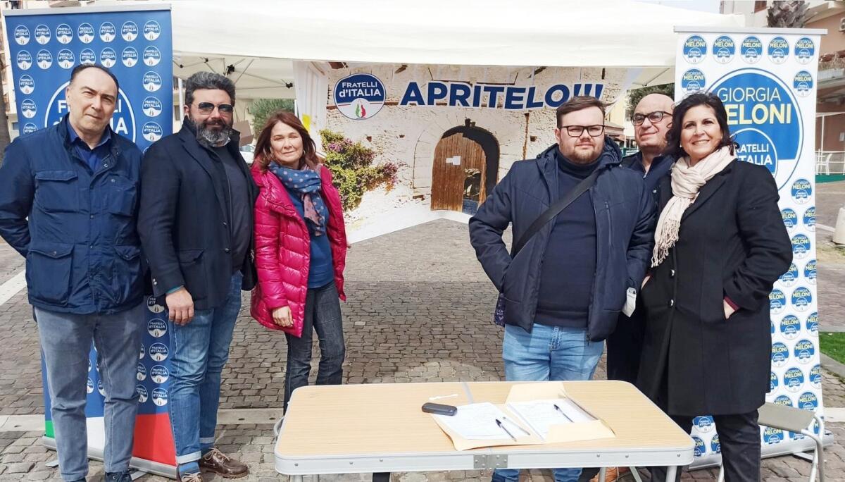 Anche Fratelli D'Italia raccoglie le firme per la riapertura del Castello Carlo V - 