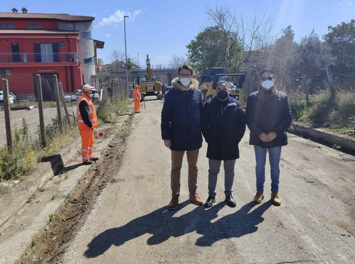 Cirò Marina, iniziati i lavori sulla S.P. 2 - Contrada Salvogaro - 