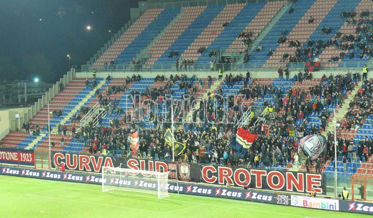 Il Crotone chiama i tifosi allo stadio Ezio Scida per l'obiettivo salvezza - 