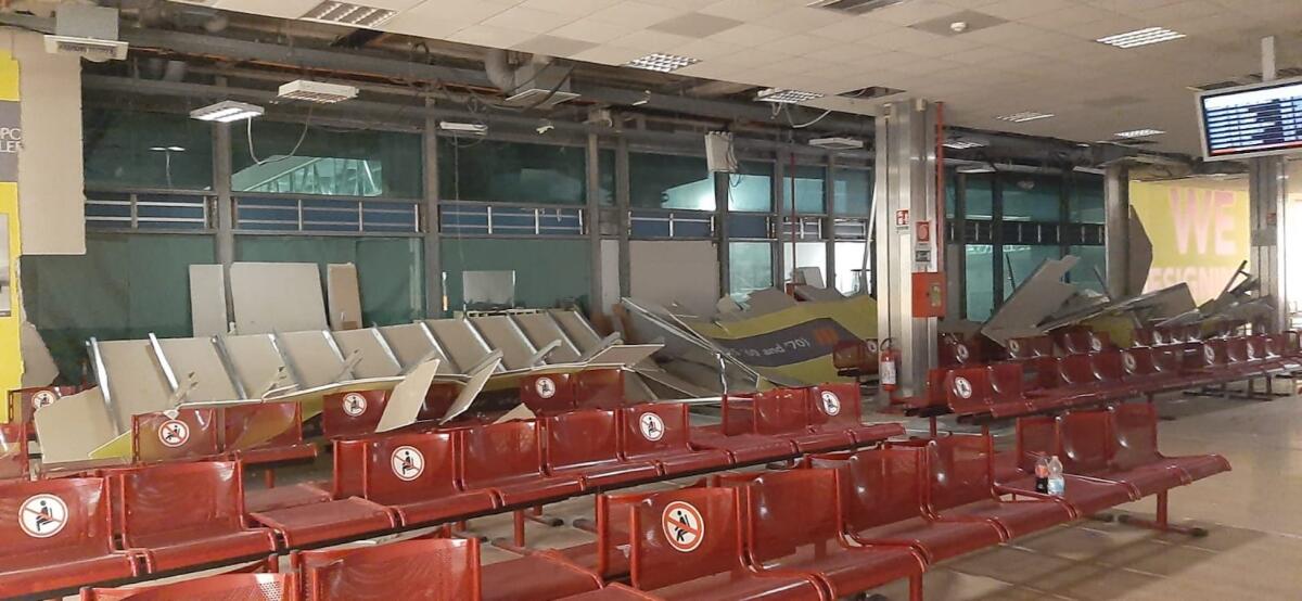 Paura all'aeroporto di Palermo, danni alla struttura e voli dirottati - 