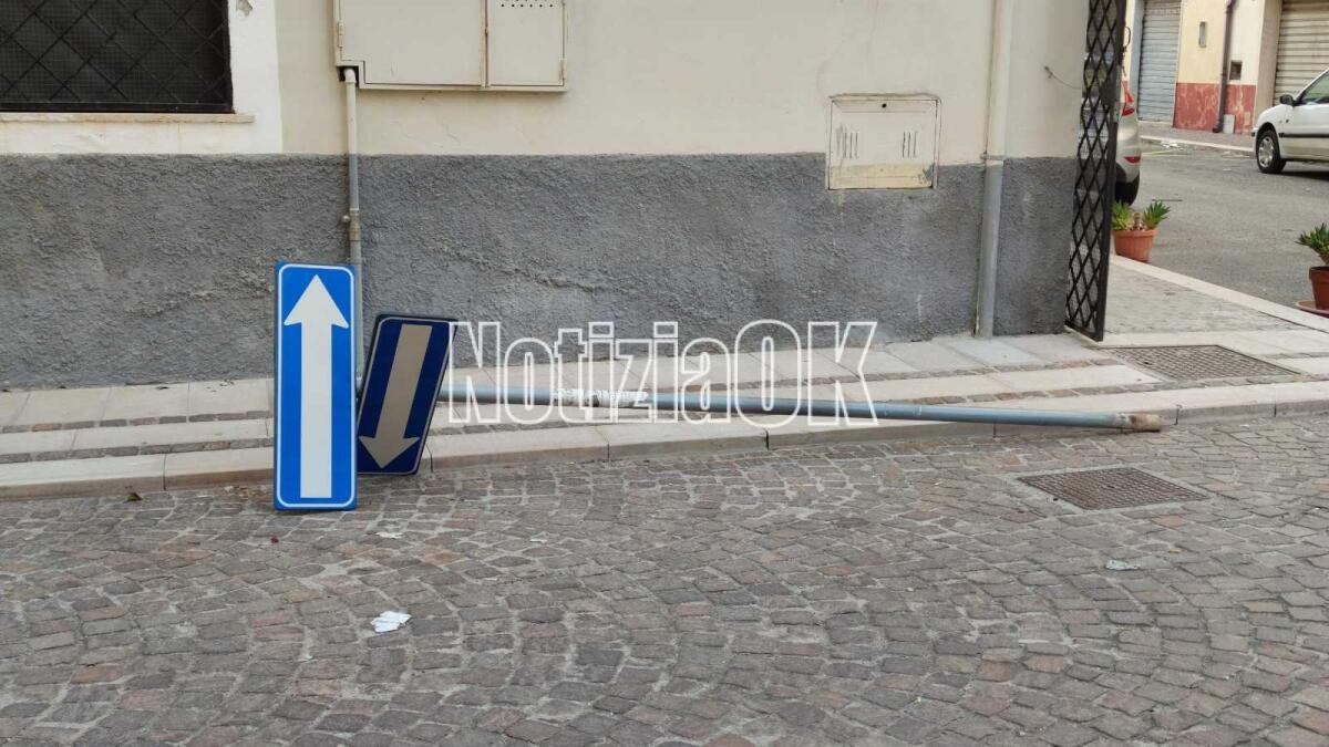 (Video) Crotone, segnaletica "a riposo": fare attenzione - 