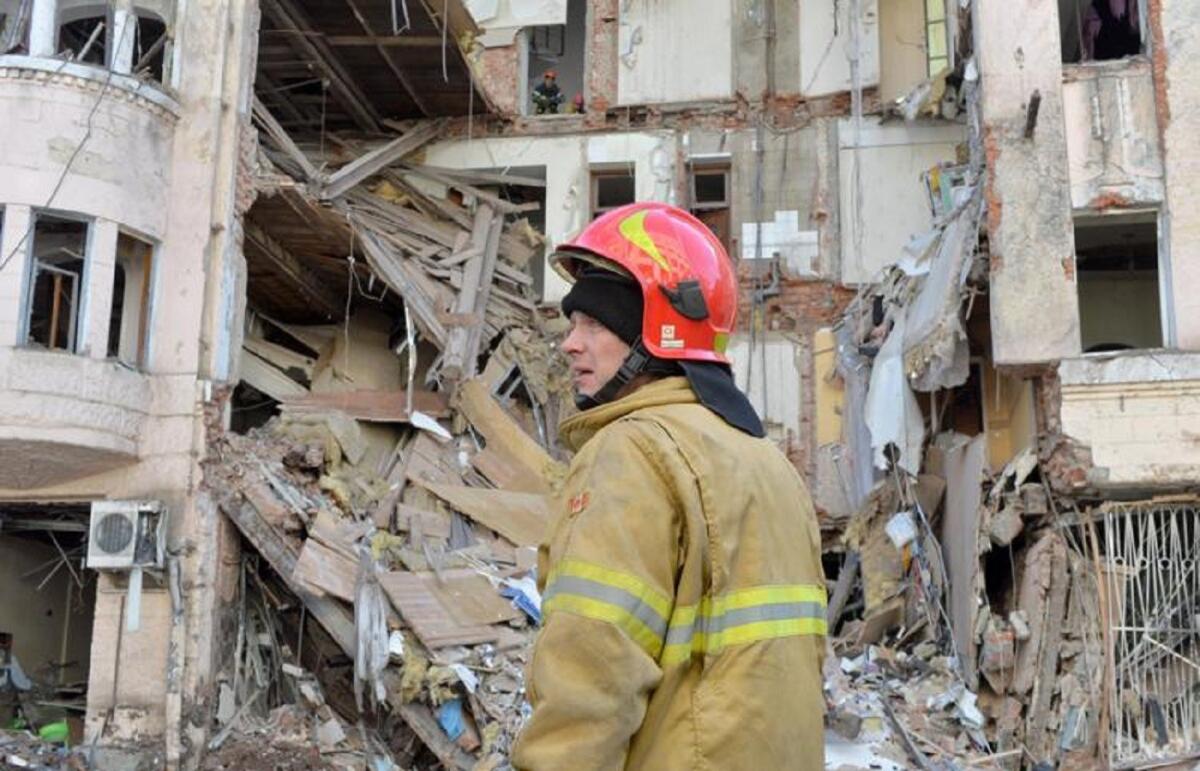 Ucraina, missile su palazzo Kiev: 500 civili rifugiati in teatro Mariupol - 