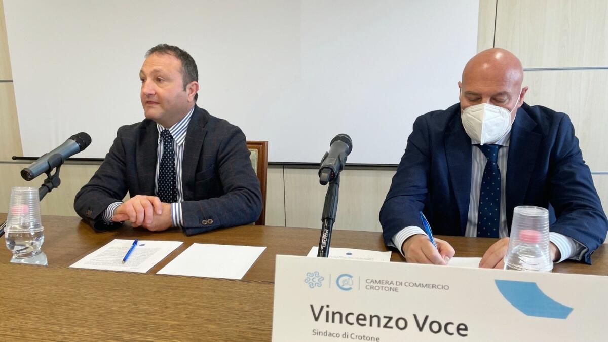 Un patto istituzionale per il risarcimento del danno ambientale: "Nominare subito Commissario alla Bonifica" - A sinistra Alfio Pugliese, a destra Vincenzo Voce