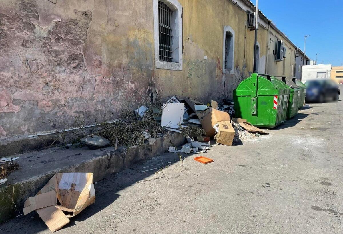 Crotone, i cittadini ci segnalano la discarica a cielo aperto a Sant'Antonio - 