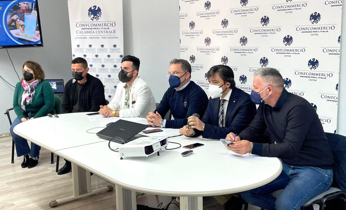 Un buon cocktail e il sorriso nella bella stagione: parte il Corso per BarMan di ConfCommercio Crotone - 