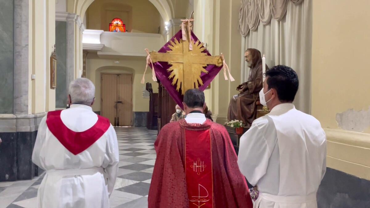 Crotone, suona la Troccola nell'antico splendore della tradizione del Venerdì Santo - 