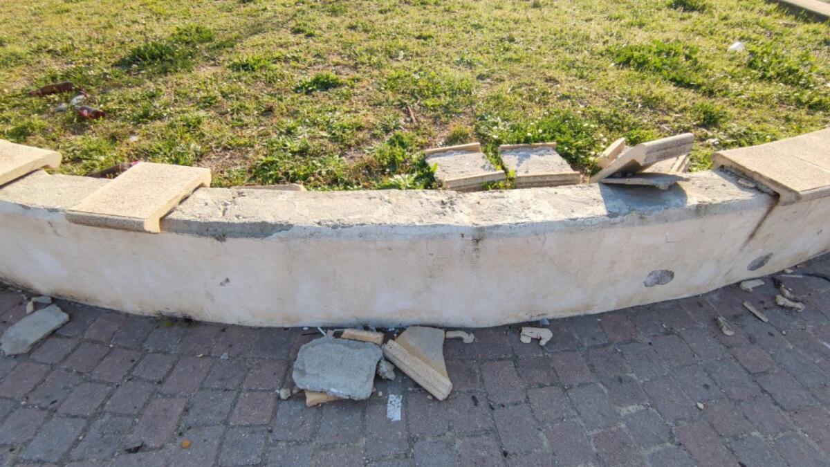 Crotone, Piazzale che vai... danni che trovi - 
