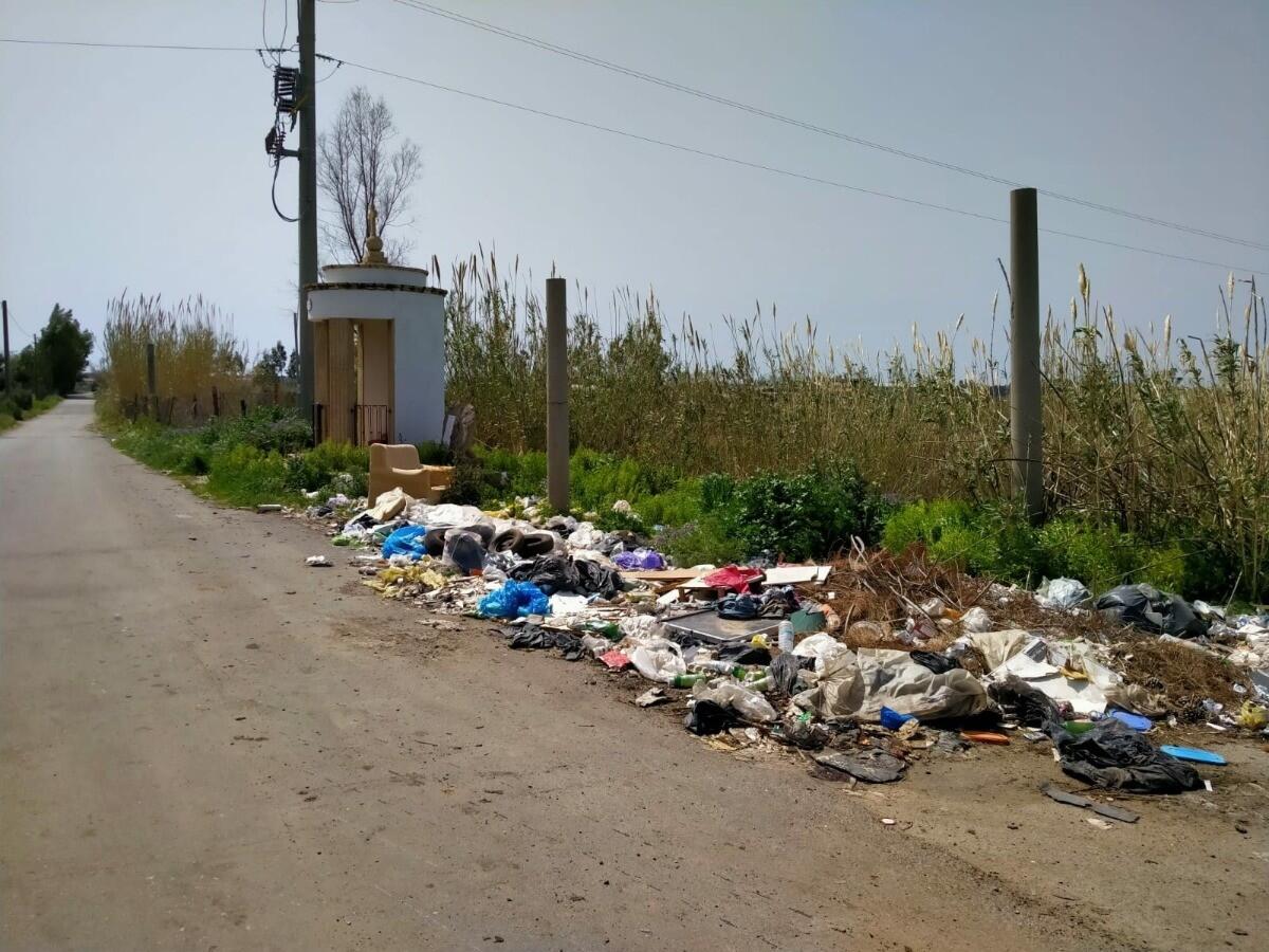 Isola di Capo Rizzuto, abbandono di rifiuti: pulizie straordinarie in periferia - 