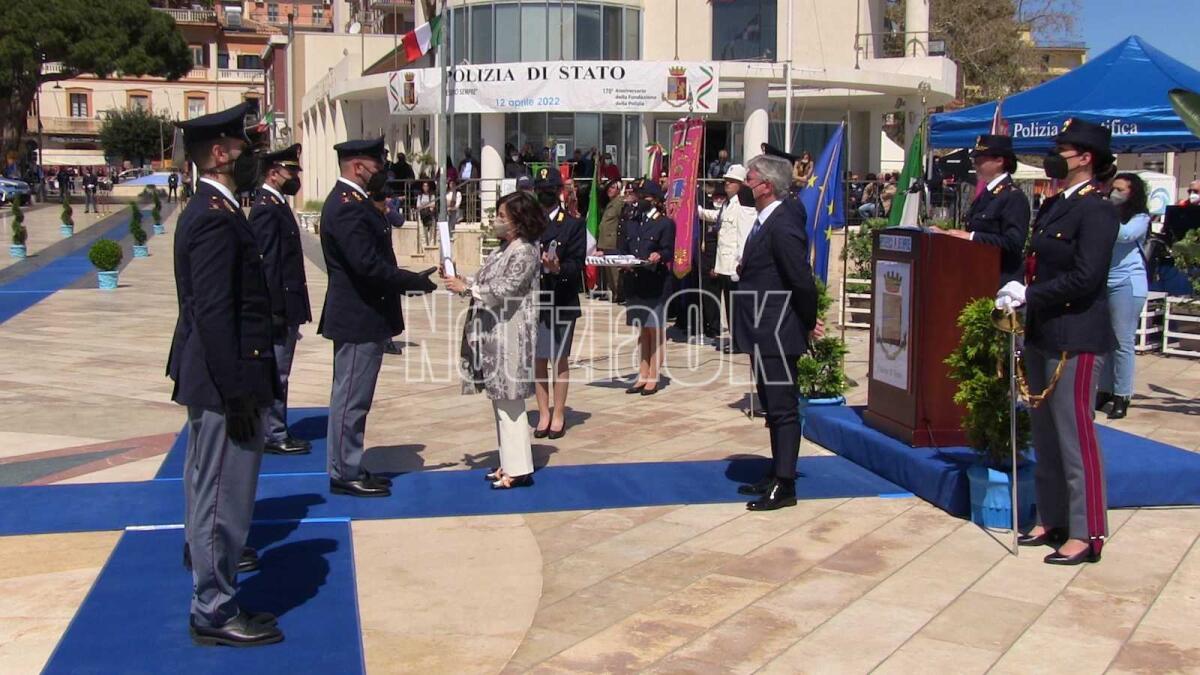 Festa della Polizia: 13 i premiati a Crotone con encomi e lodi. Il Questore: «Video sorveglianza e la costruzione della nuova Questura» - 
