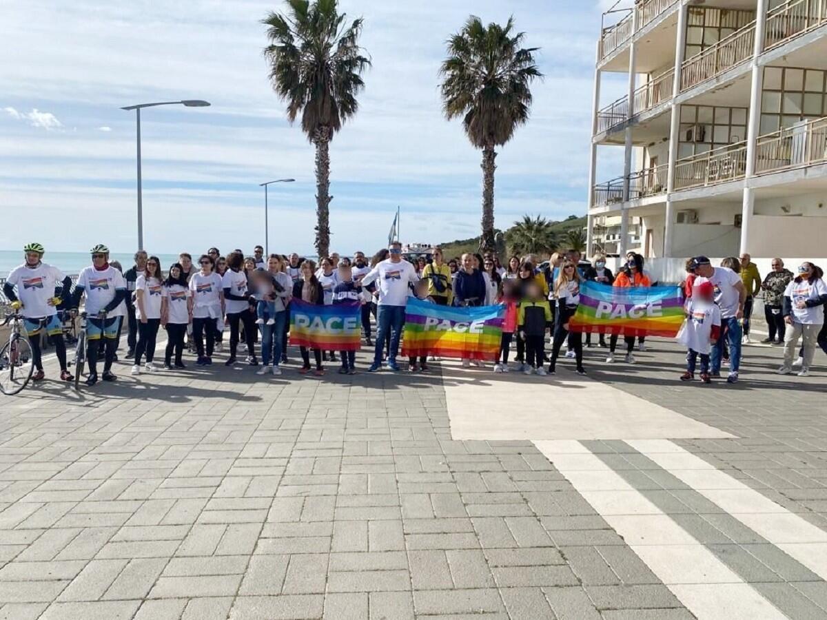 In tanti alla camminata della solidarietà "Melissa for peace" - 