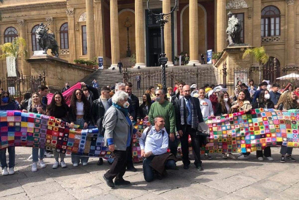 La Sciarpa della pace sfila anche a Palermo con la Calabria protagonista - 