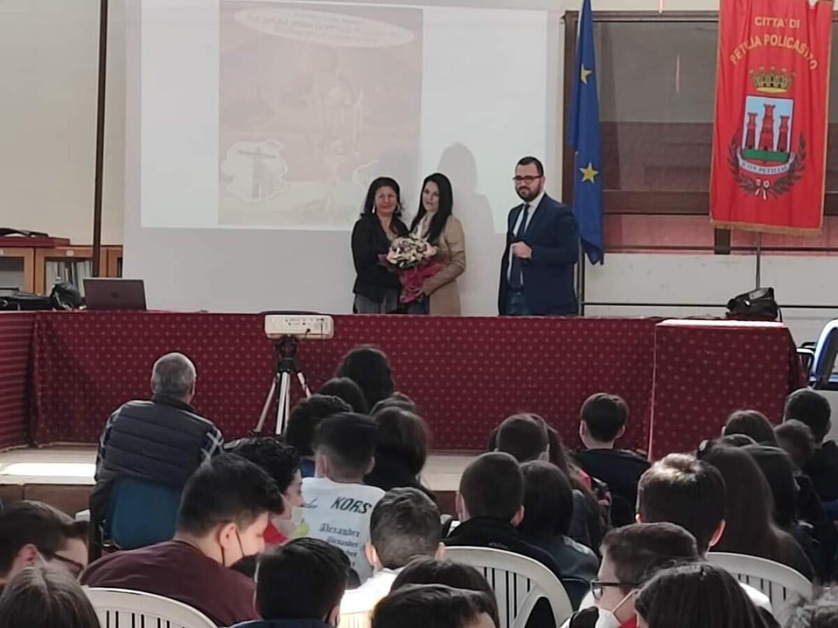 Petilia Policastro, la storia della Sacra Spina a fumetti raccontata dai ragazzi - 