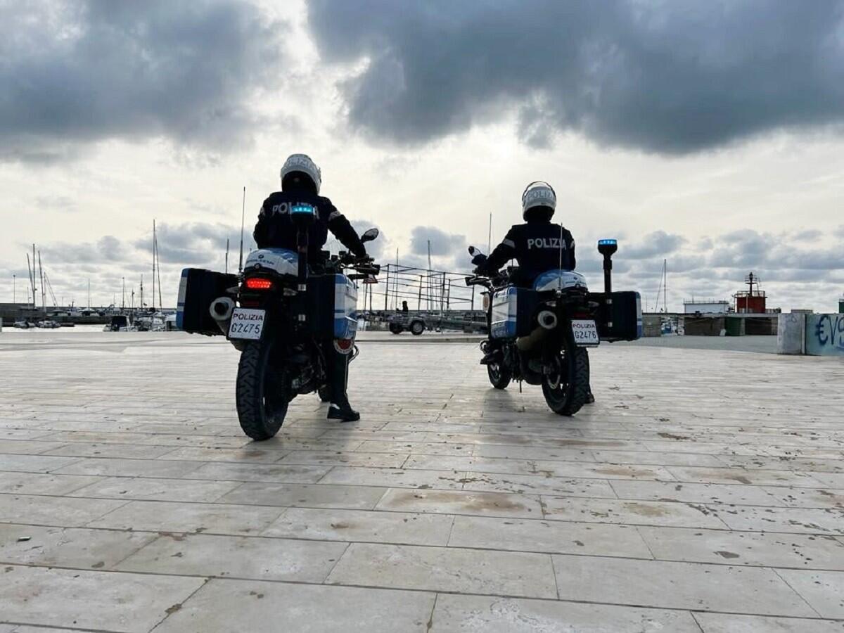 Crotone - Scorribanda sul lungomare a bordo di una moto, fermato dalla Polizia - 