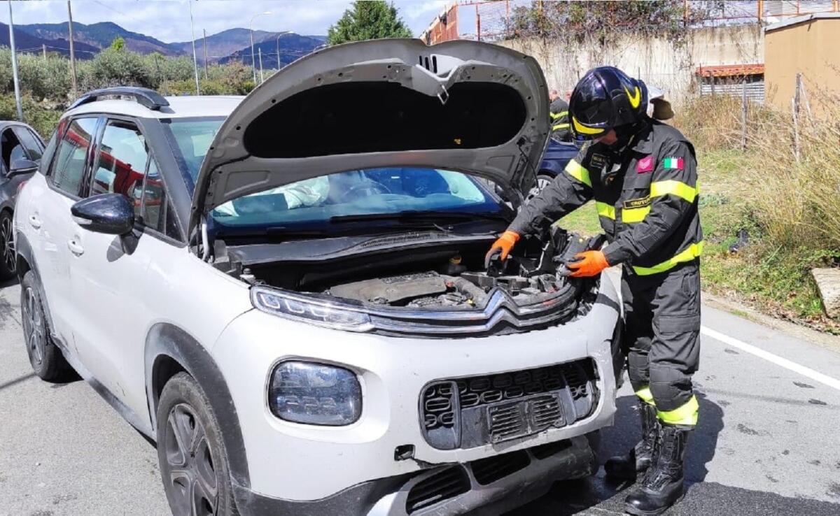 Petilia Policastro (KR), incidente tra due veicoli: automobilista estratto dalle lamiere -