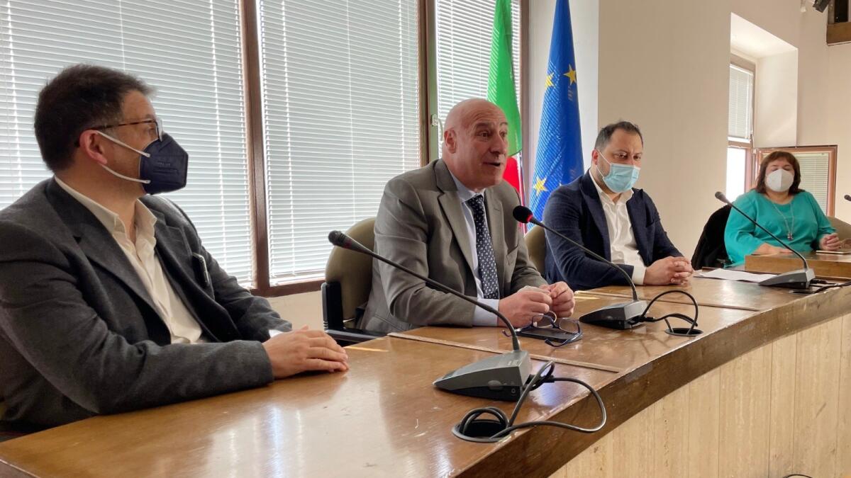 L'analisi dell'inquinamento di Crotone effettuata dai giovani scienziati del 4D del Liceo Scientifico Filolao - 